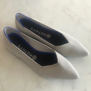 BRAND NEW Rothy’s The Point flats - light grey
